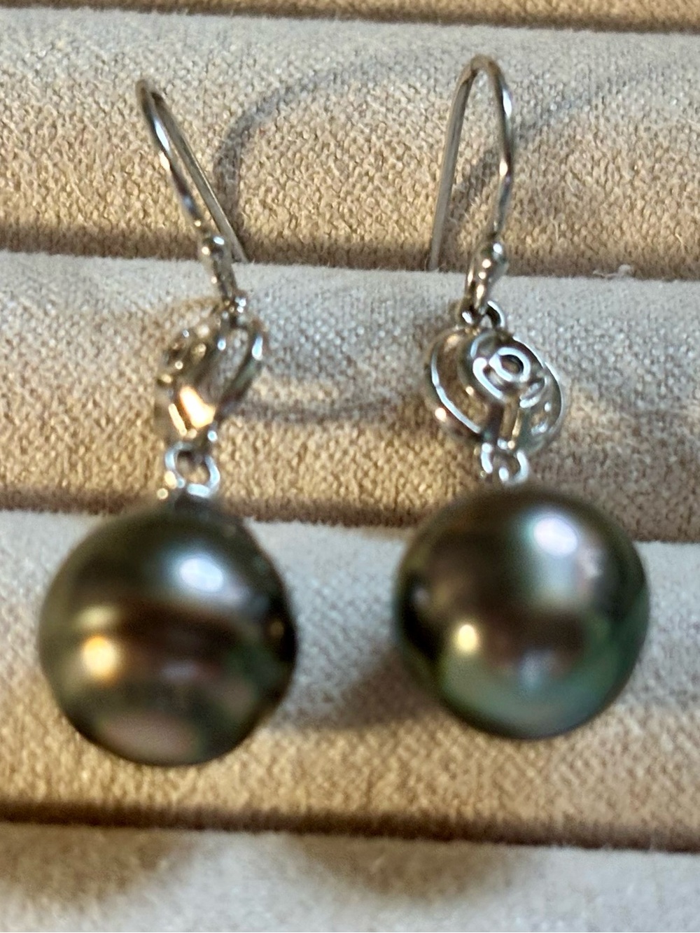 Sterling silver 925 Drop Earrings with Black Tahitian Pearl - Picture 2 of 12